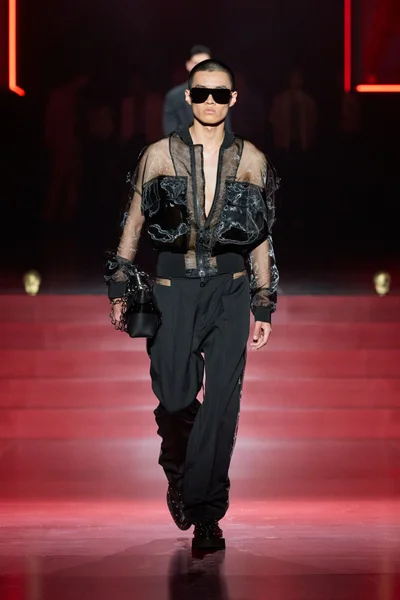 Look 10